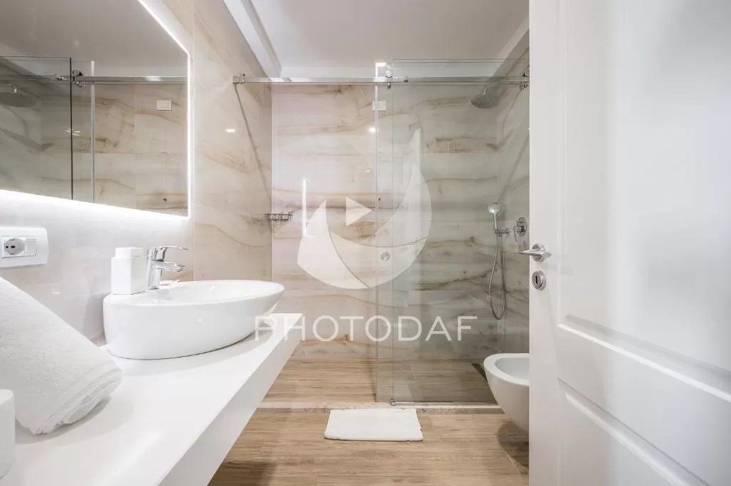 Royal G Hotel _ SPA 11 - STD DBL SSV Blc 3.jpg